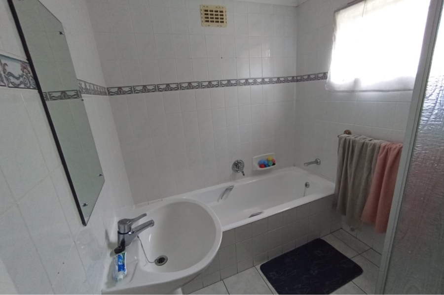 4 Bedroom Property for Sale in Ridgeworth Western Cape